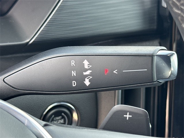 GMC Acadia Vehicle Full-screen Gallery Image 20