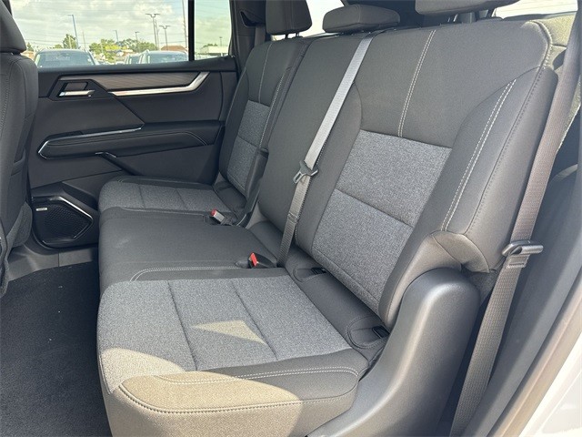 GMC Acadia Vehicle Full-screen Gallery Image 22