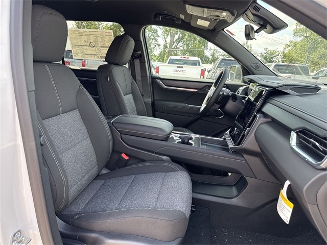 GMC Acadia Vehicle Full-screen Gallery Image 25