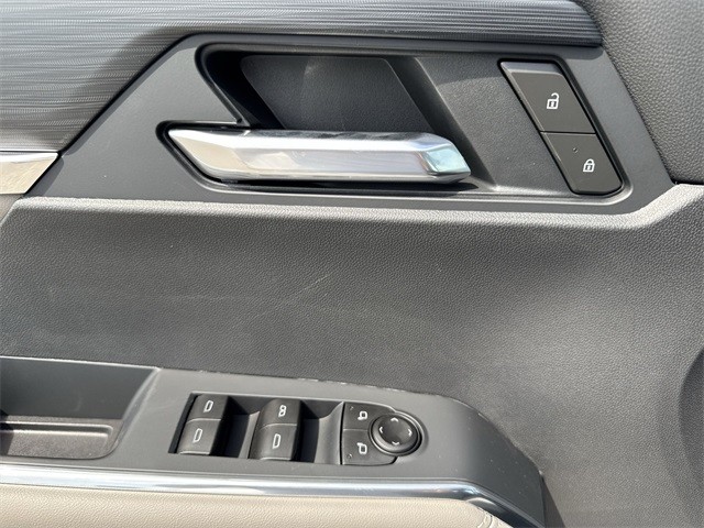 GMC Acadia Vehicle Full-screen Gallery Image 13