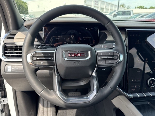 GMC Acadia Vehicle Full-screen Gallery Image 14