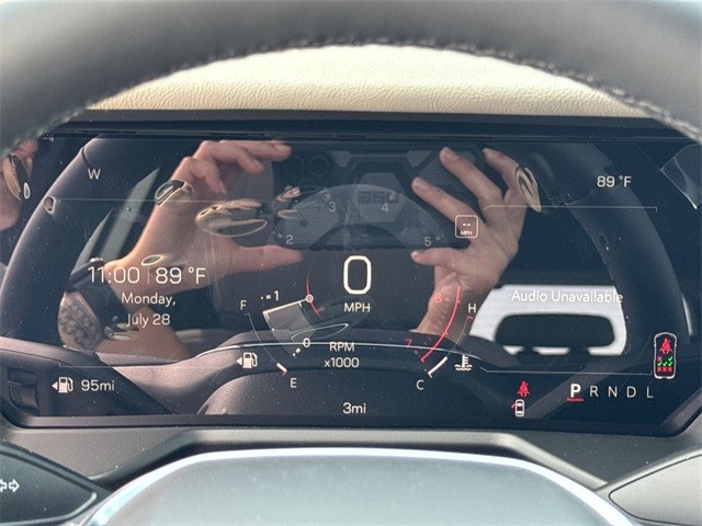 GMC Acadia Vehicle Full-screen Gallery Image 15