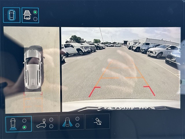 GMC Acadia Vehicle Full-screen Gallery Image 17