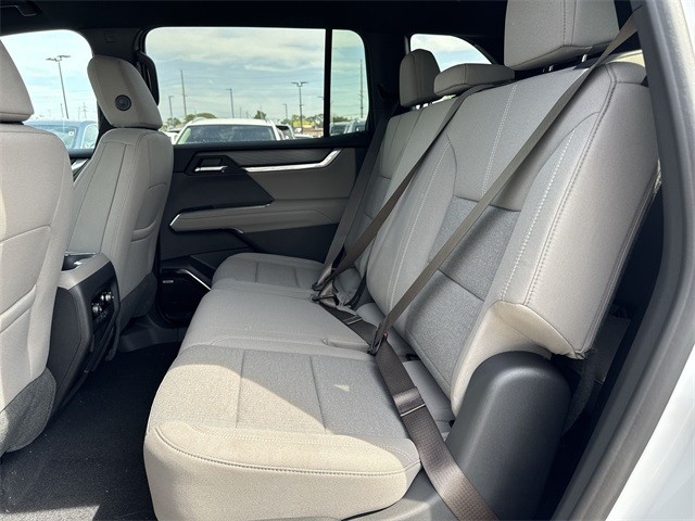 GMC Acadia Vehicle Full-screen Gallery Image 22