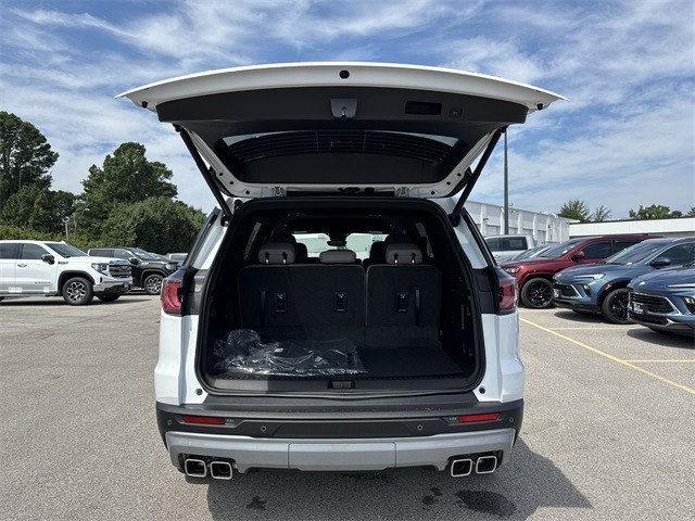 GMC Acadia Vehicle Full-screen Gallery Image 24