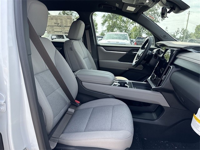 GMC Acadia Vehicle Full-screen Gallery Image 25