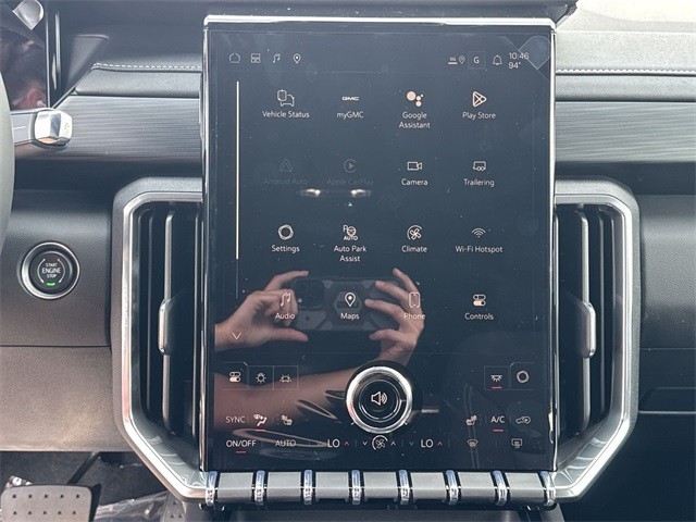 GMC Acadia Vehicle Full-screen Gallery Image 16