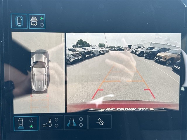 GMC Acadia Vehicle Full-screen Gallery Image 17