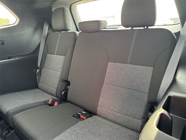 GMC Acadia Vehicle Full-screen Gallery Image 23