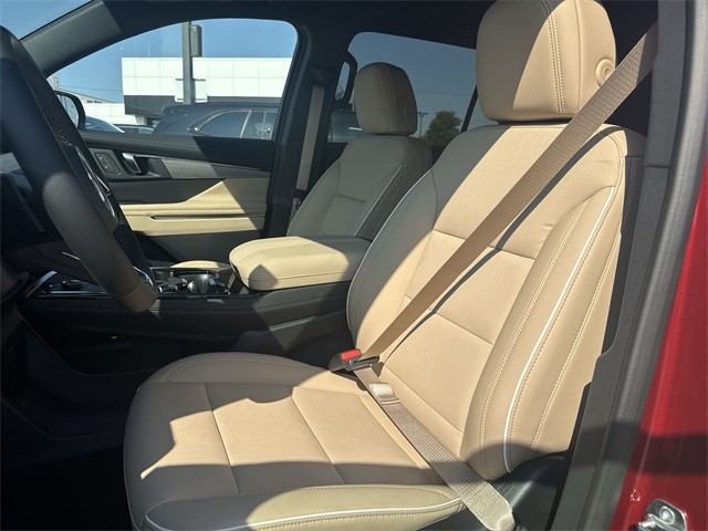 Buick Enclave Vehicle Full-screen Gallery Image 11