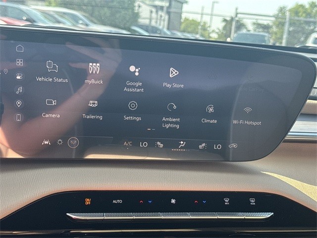 Buick Enclave Vehicle Full-screen Gallery Image 16