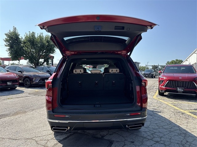 Buick Enclave Vehicle Full-screen Gallery Image 24