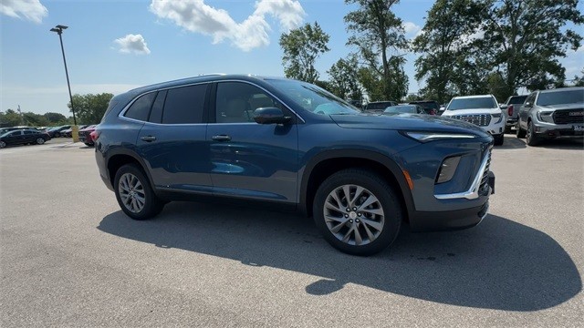 Buick Enclave Vehicle Full-screen Gallery Image 02