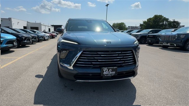 Buick Enclave Vehicle Full-screen Gallery Image 03