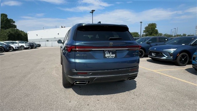 Buick Enclave Vehicle Full-screen Gallery Image 07