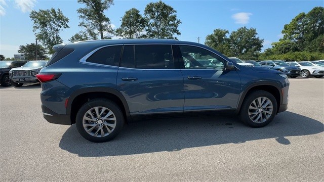 Buick Enclave Vehicle Full-screen Gallery Image 09