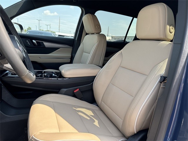 Buick Enclave Vehicle Full-screen Gallery Image 11