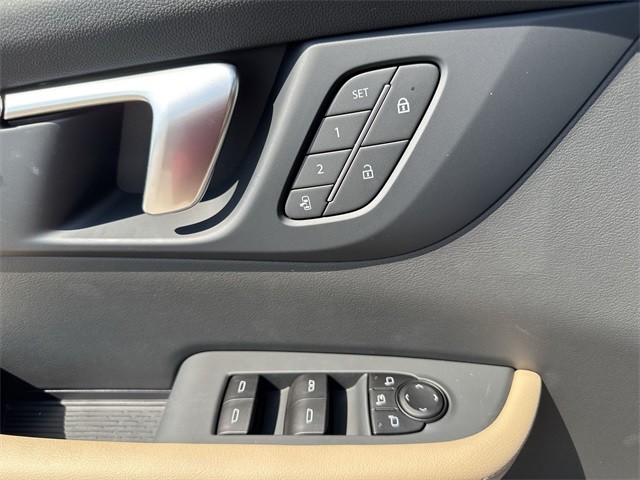 Buick Enclave Vehicle Full-screen Gallery Image 13