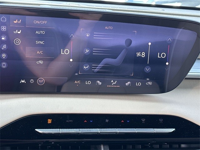 Buick Enclave Vehicle Full-screen Gallery Image 19