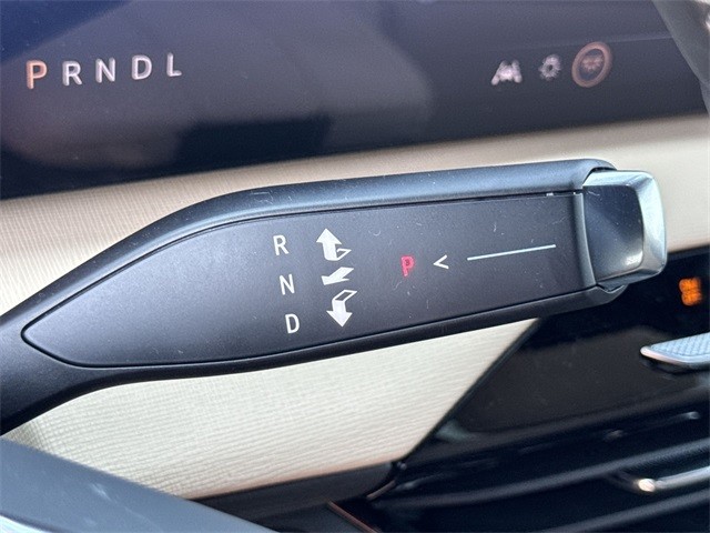 Buick Enclave Vehicle Full-screen Gallery Image 20