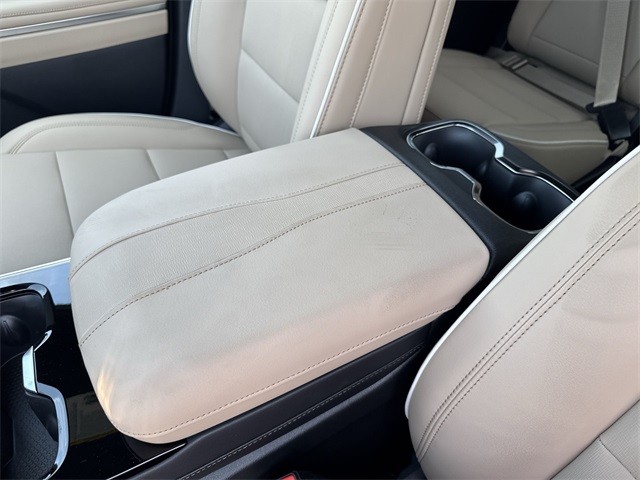 Buick Enclave Vehicle Full-screen Gallery Image 21