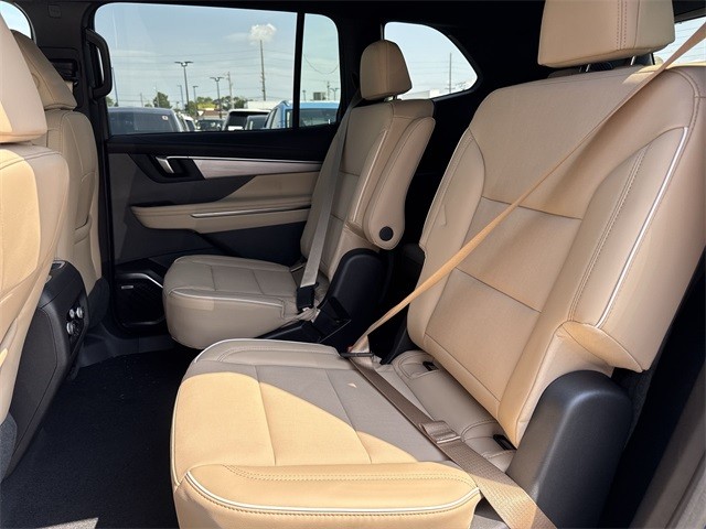 Buick Enclave Vehicle Full-screen Gallery Image 22