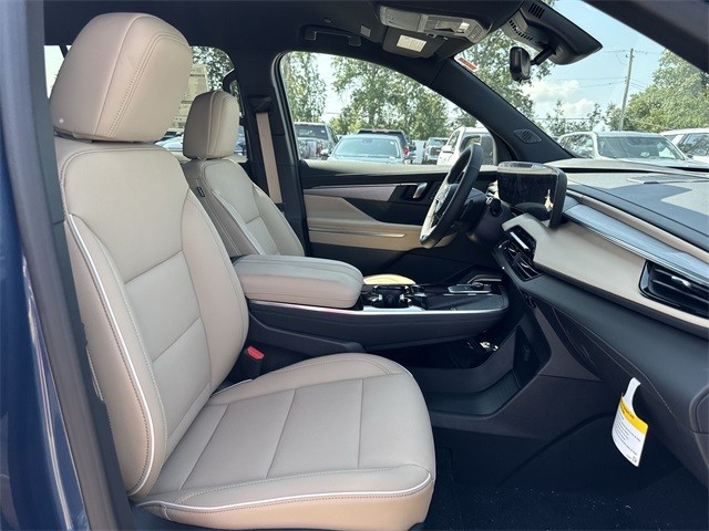 Buick Enclave Vehicle Full-screen Gallery Image 25