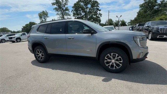 GMC Acadia Vehicle Full-screen Gallery Image 02