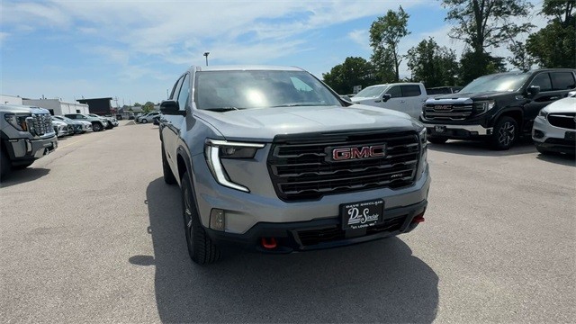 GMC Acadia Vehicle Full-screen Gallery Image 03