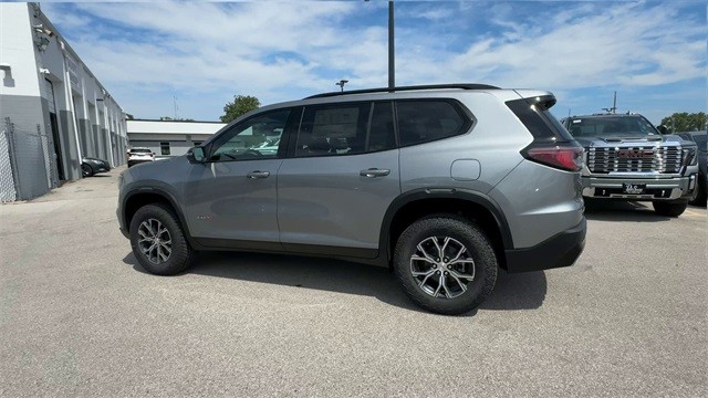 GMC Acadia Vehicle Full-screen Gallery Image 06