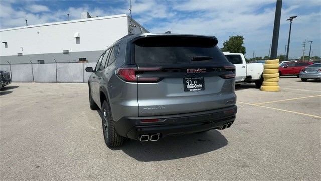 GMC Acadia Vehicle Full-screen Gallery Image 07