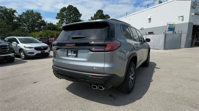 GMC Acadia Vehicle Full-screen Gallery Image 08