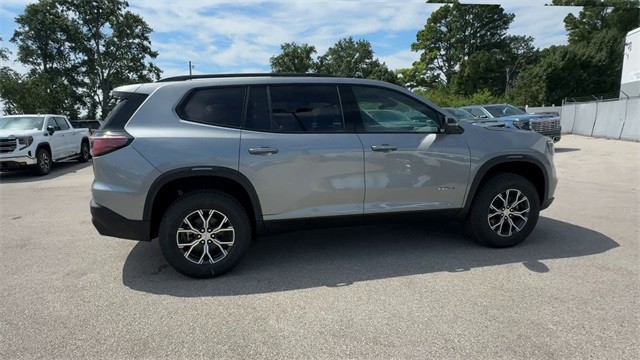 GMC Acadia Vehicle Full-screen Gallery Image 09