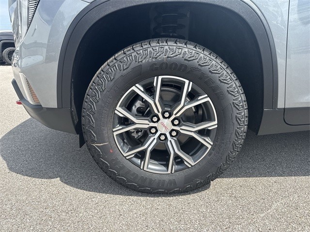 GMC Acadia Vehicle Full-screen Gallery Image 10