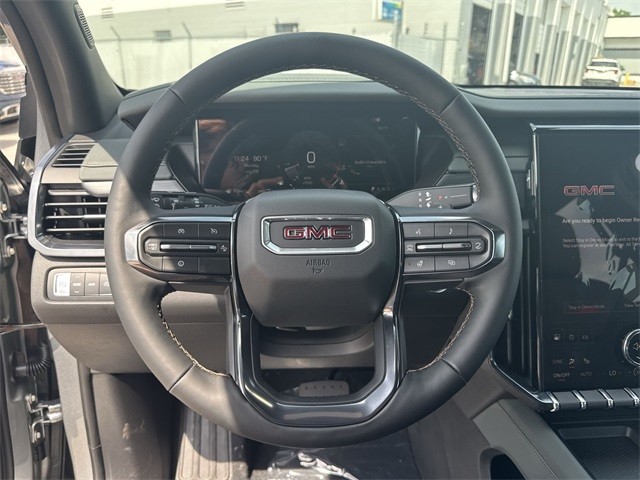 GMC Acadia Vehicle Full-screen Gallery Image 14