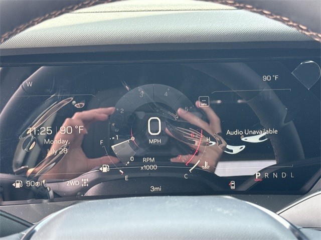 GMC Acadia Vehicle Full-screen Gallery Image 15