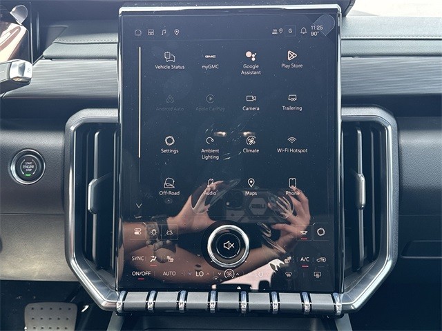 GMC Acadia Vehicle Full-screen Gallery Image 16