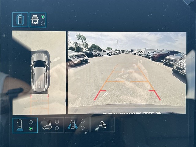 GMC Acadia Vehicle Full-screen Gallery Image 17