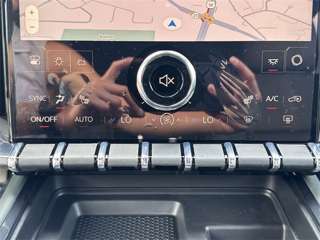 GMC Acadia Vehicle Full-screen Gallery Image 19