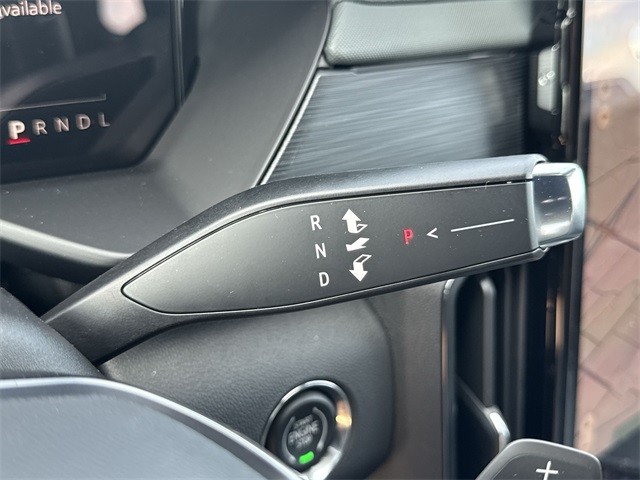 GMC Acadia Vehicle Full-screen Gallery Image 20