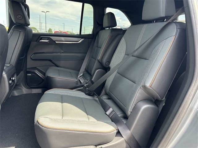 GMC Acadia Vehicle Full-screen Gallery Image 22