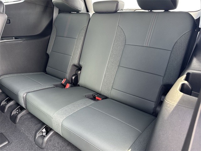 GMC Acadia Vehicle Full-screen Gallery Image 23