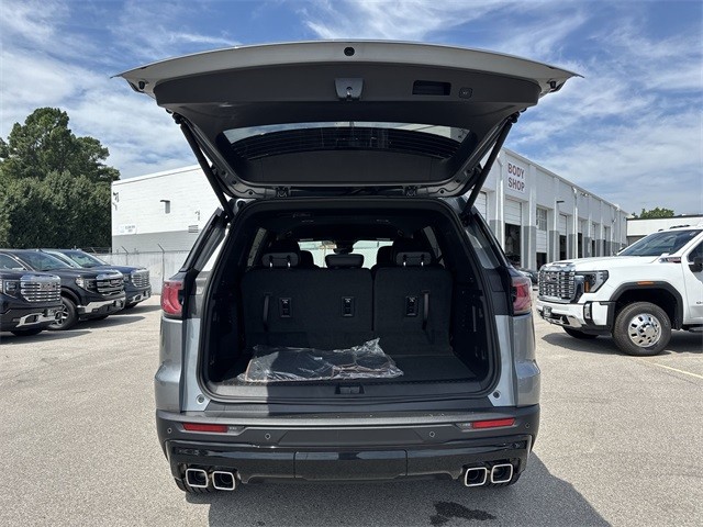 GMC Acadia Vehicle Full-screen Gallery Image 24