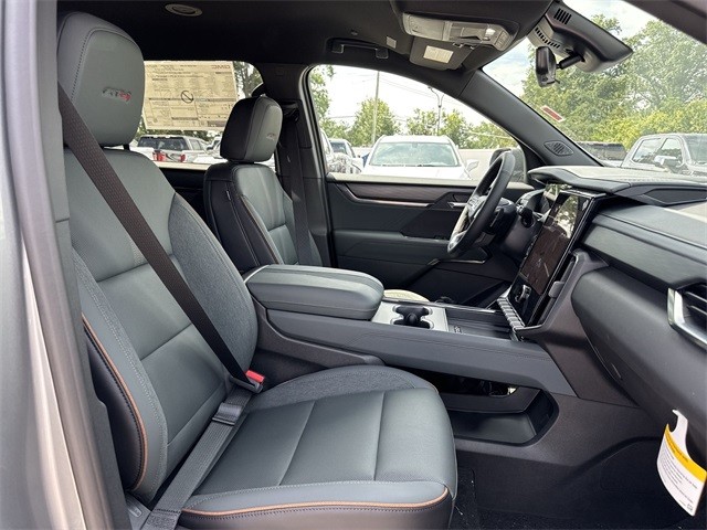 GMC Acadia Vehicle Full-screen Gallery Image 25