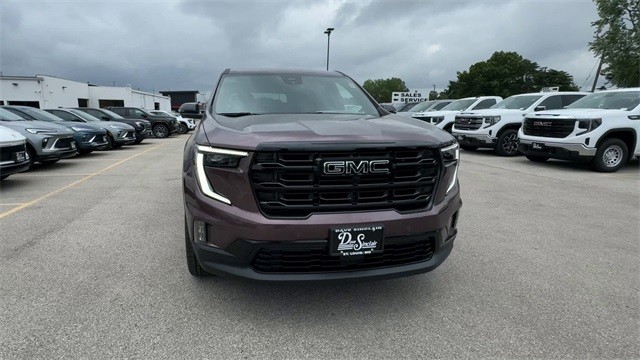 GMC Acadia Vehicle Full-screen Gallery Image 03