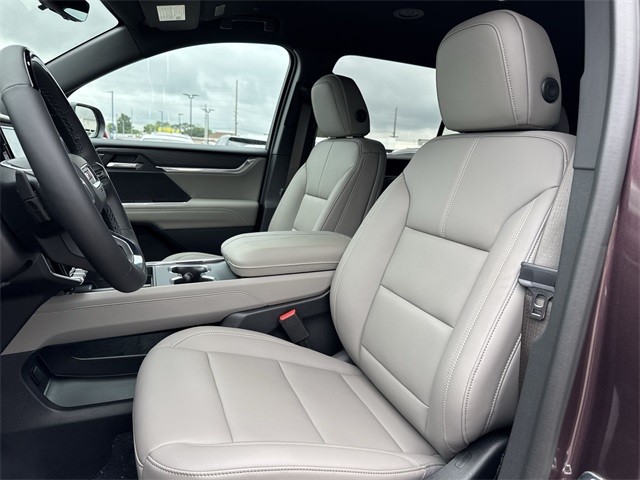 GMC Acadia Vehicle Full-screen Gallery Image 11