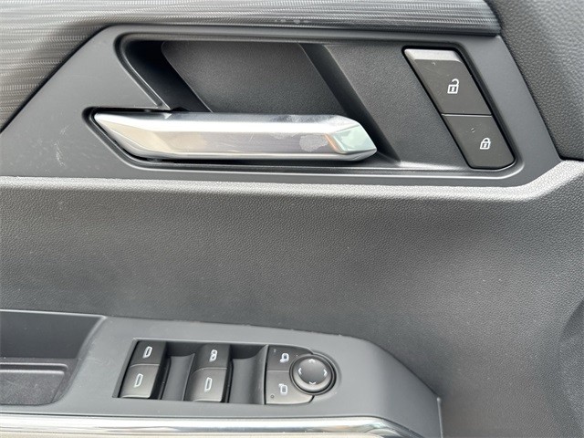 GMC Acadia Vehicle Full-screen Gallery Image 13