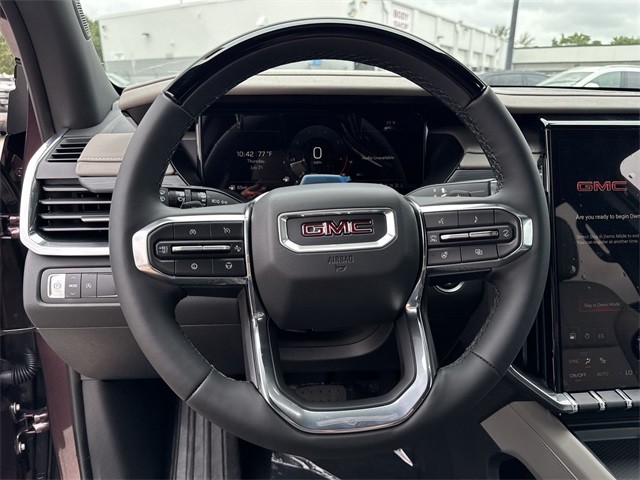 GMC Acadia Vehicle Full-screen Gallery Image 14