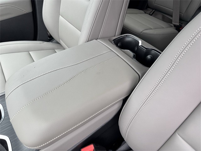 GMC Acadia Vehicle Full-screen Gallery Image 21