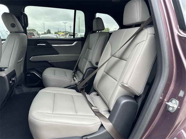 GMC Acadia Vehicle Full-screen Gallery Image 22